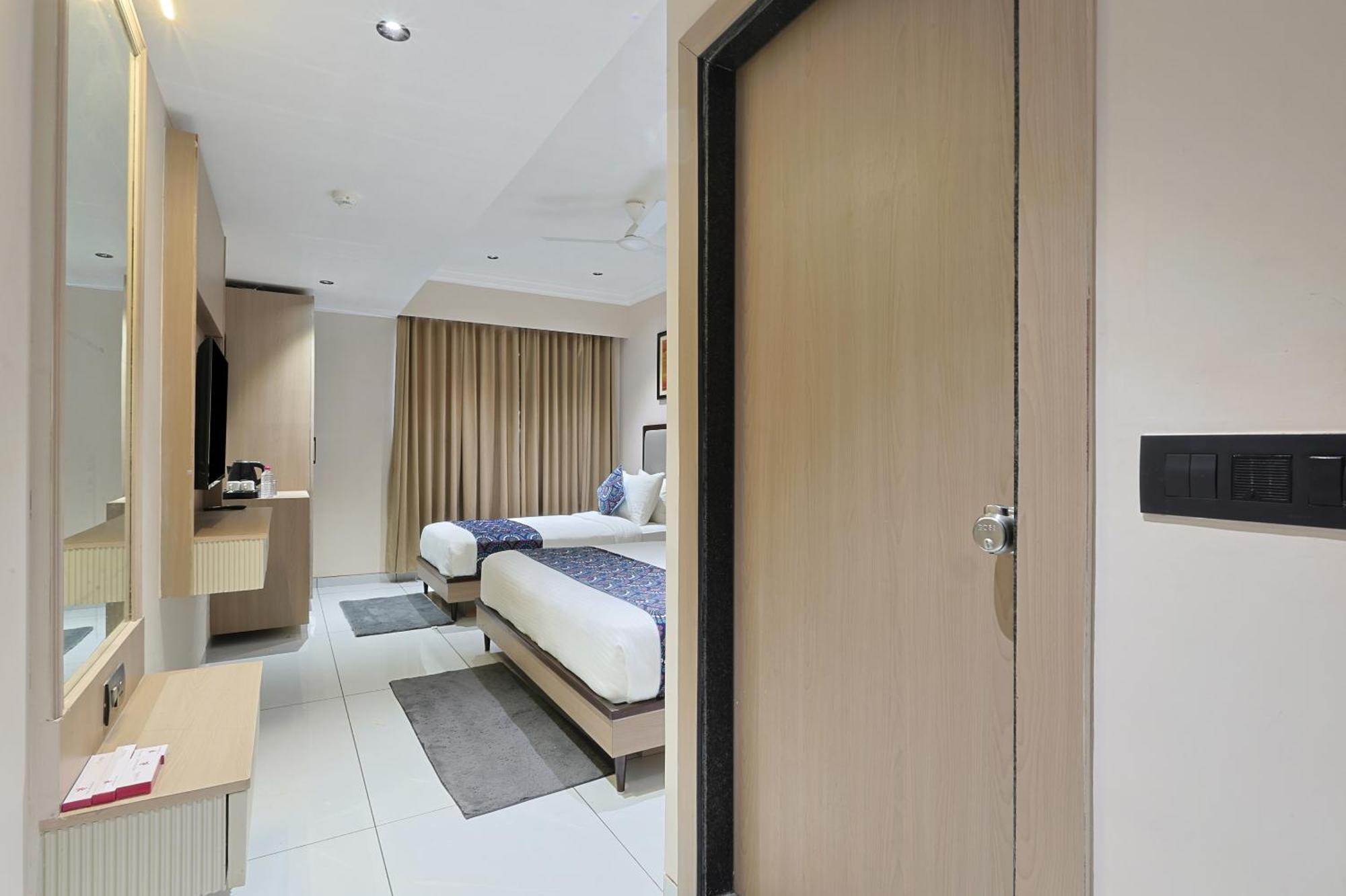Hotel Royal Town Ahmedabad Luaran gambar